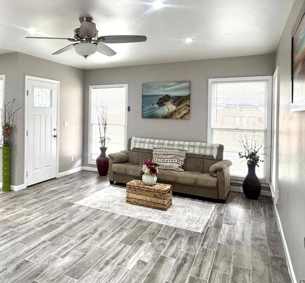 Long Beach, CA 90808,6142 E Peabody ST