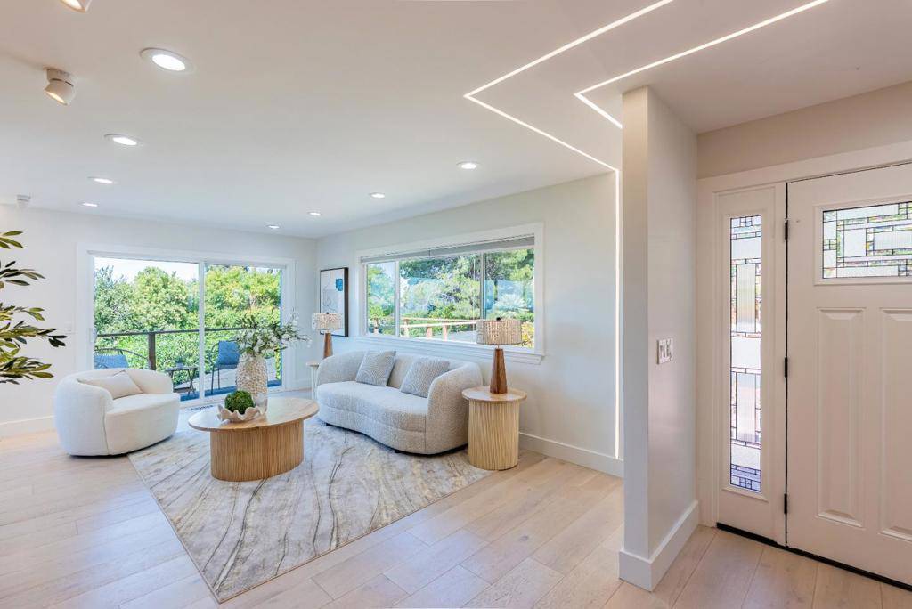 Los Altos, CA 94024,893 Madonna WAY