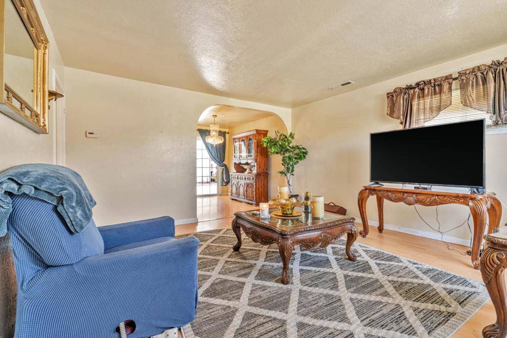 Redwood City, CA 94061,130 Cypress ST