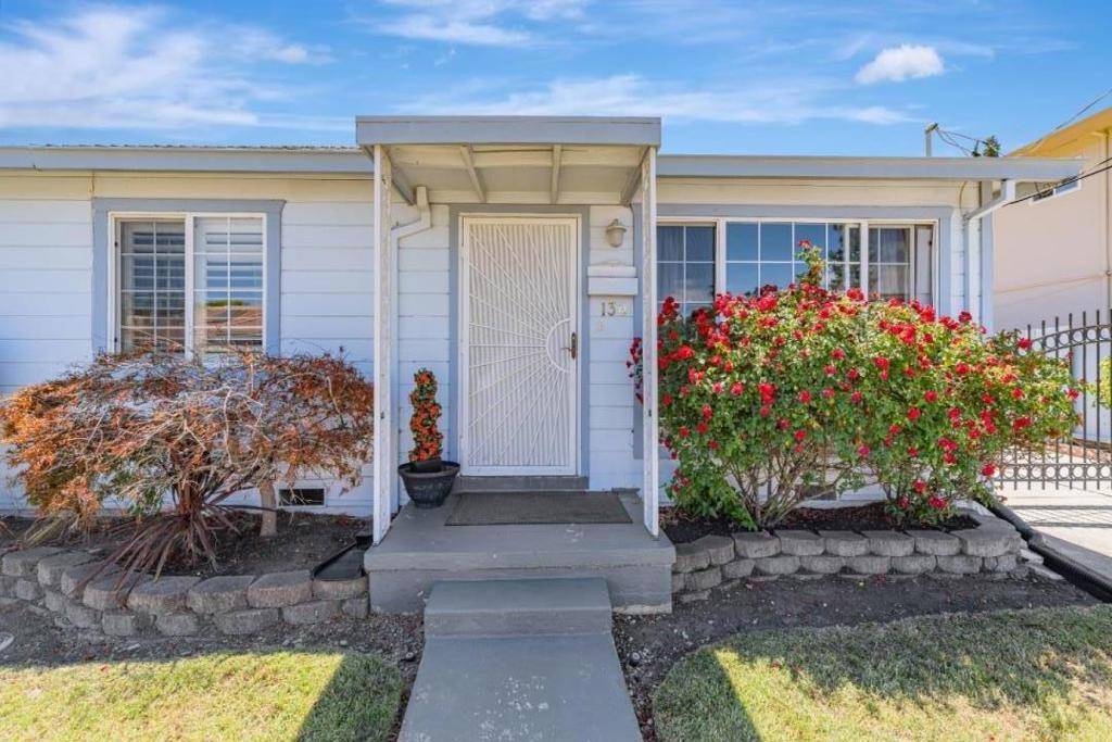 Redwood City, CA 94061,130 Cypress ST