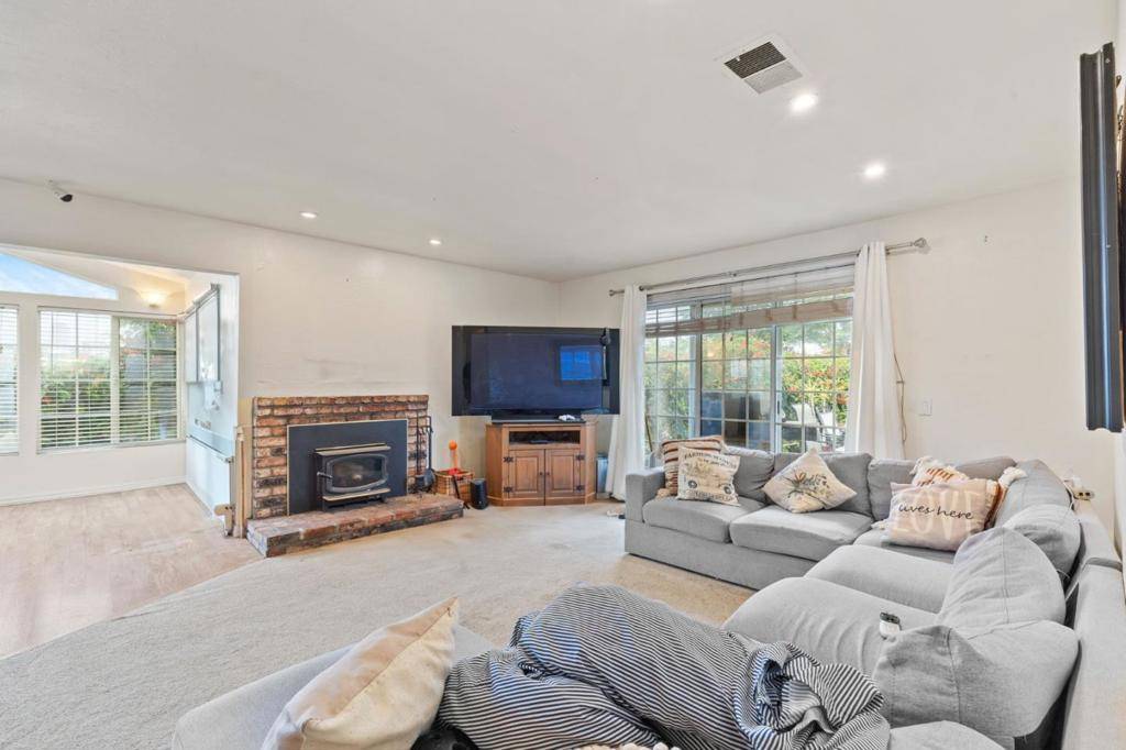 Pacifica, CA 94044,1138 Manzanita DR