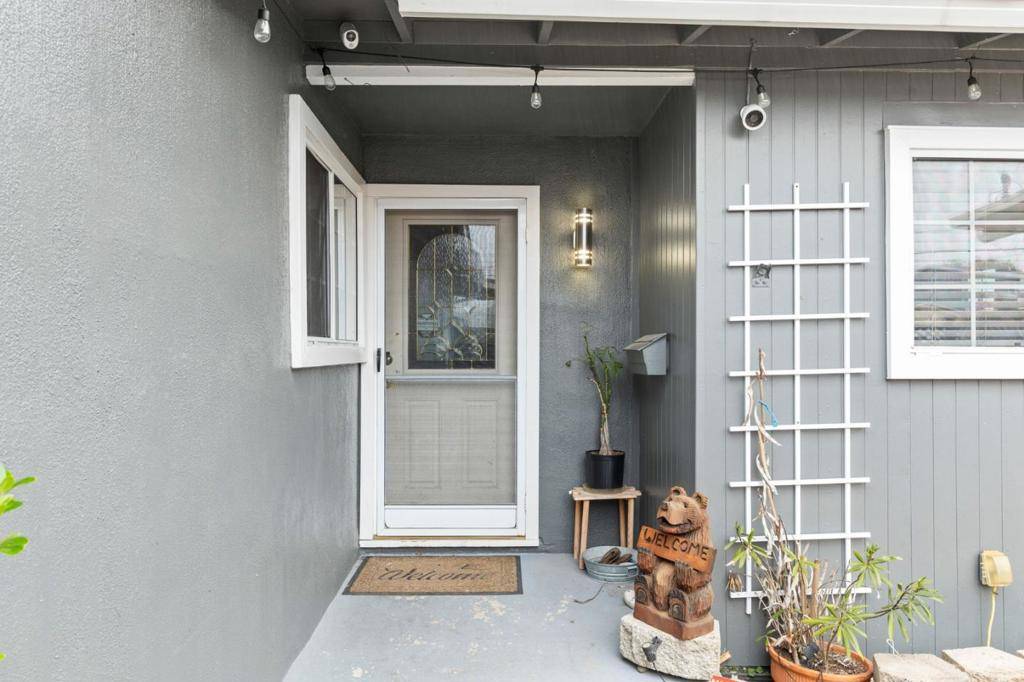 Pacifica, CA 94044,1138 Manzanita DR