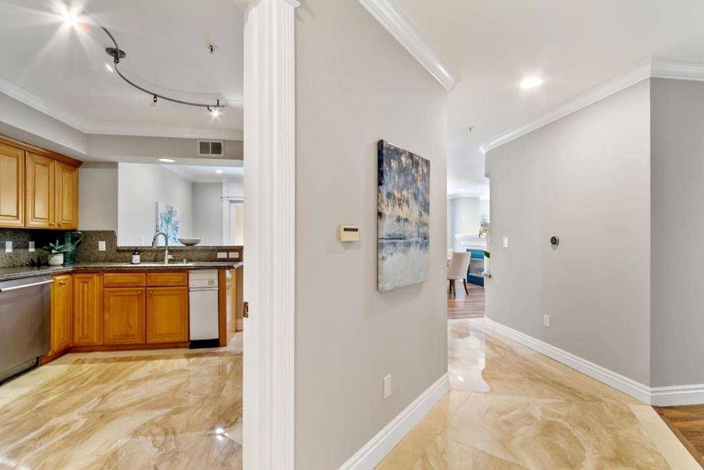Burlingame, CA 94010,1499 Oak Grove AVE #202