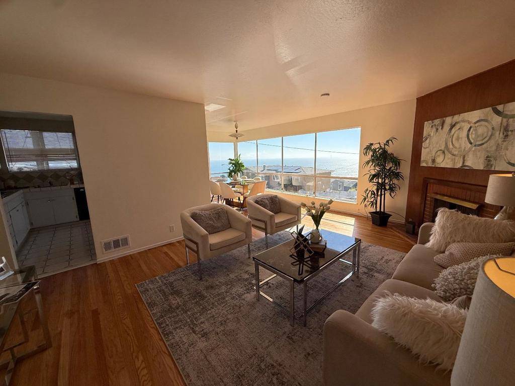Daly City, CA 94015,95 Clearview DR