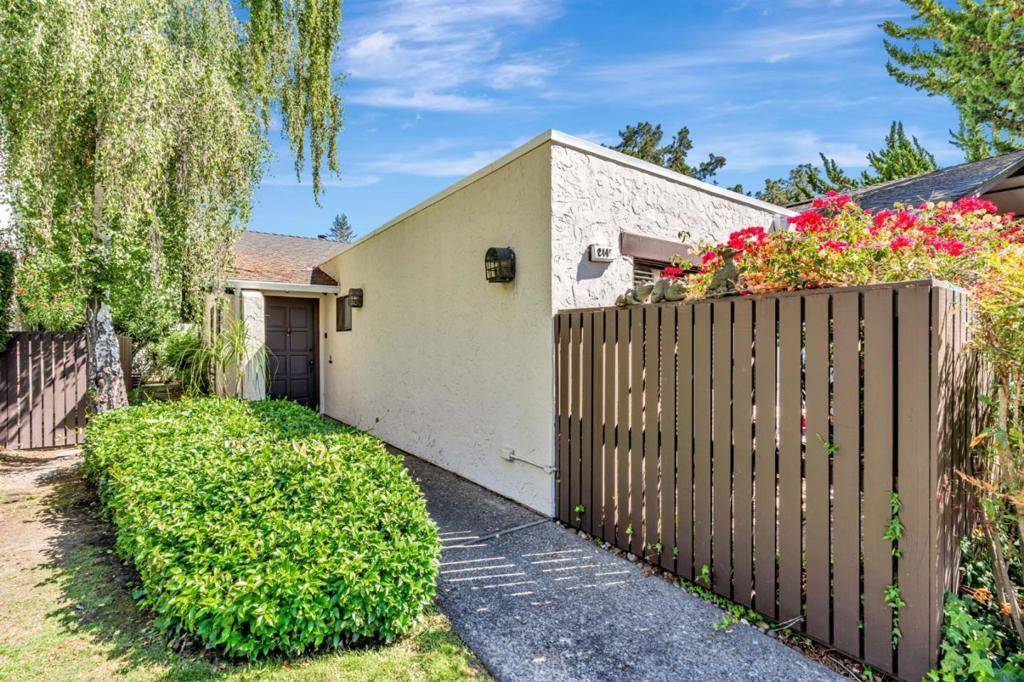 Menlo Park, CA 94025,2445 Sharon Oaks DR
