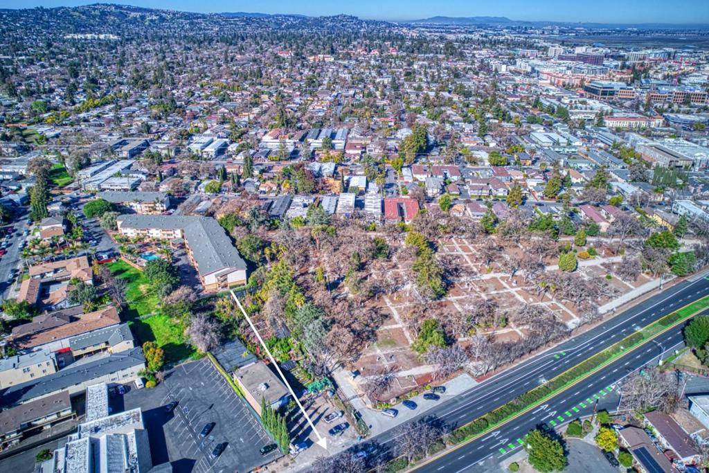 Redwood City, CA 94061,332 Woodside RD
