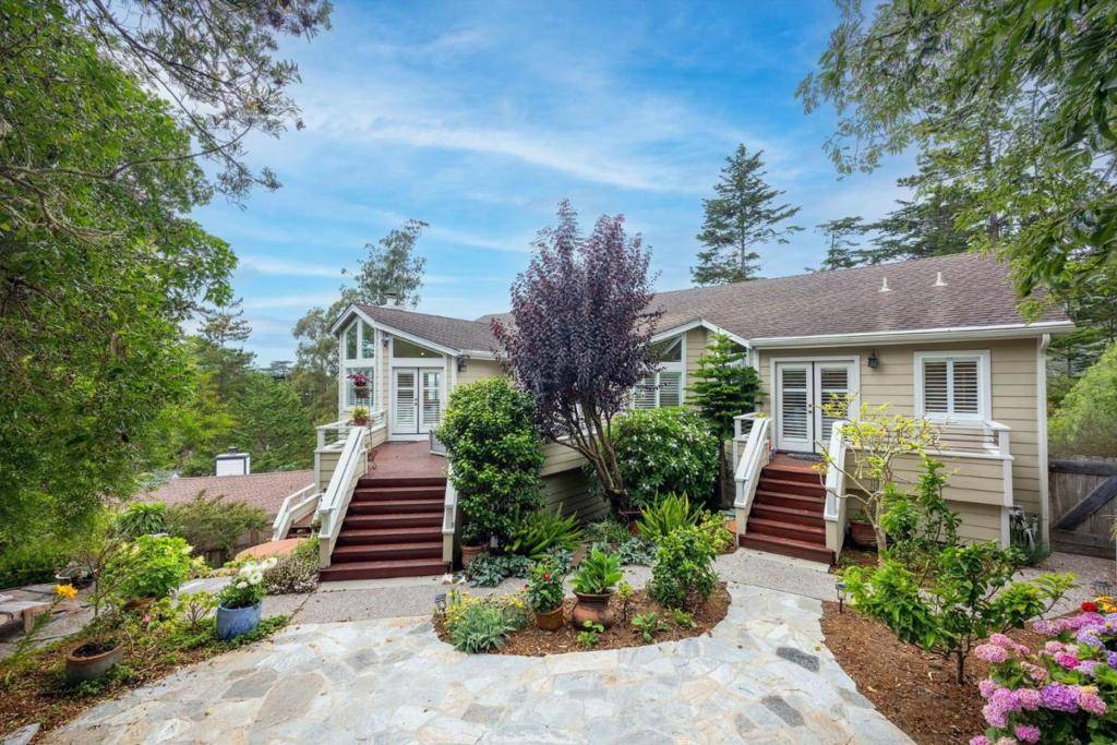 Half Moon Bay, CA 94019,590 Miramar DR