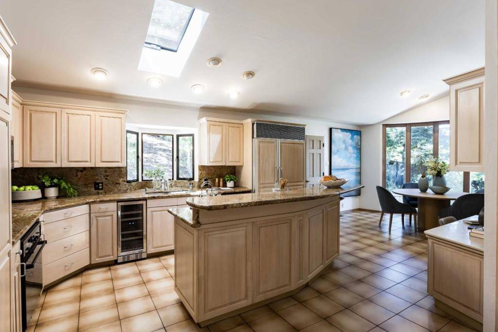 Menlo Park, CA 94025,927 Continental DR