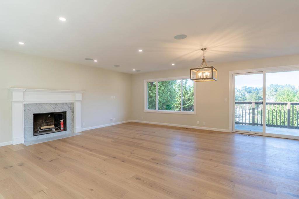 Pacifica, CA 94044,29 Barton PL