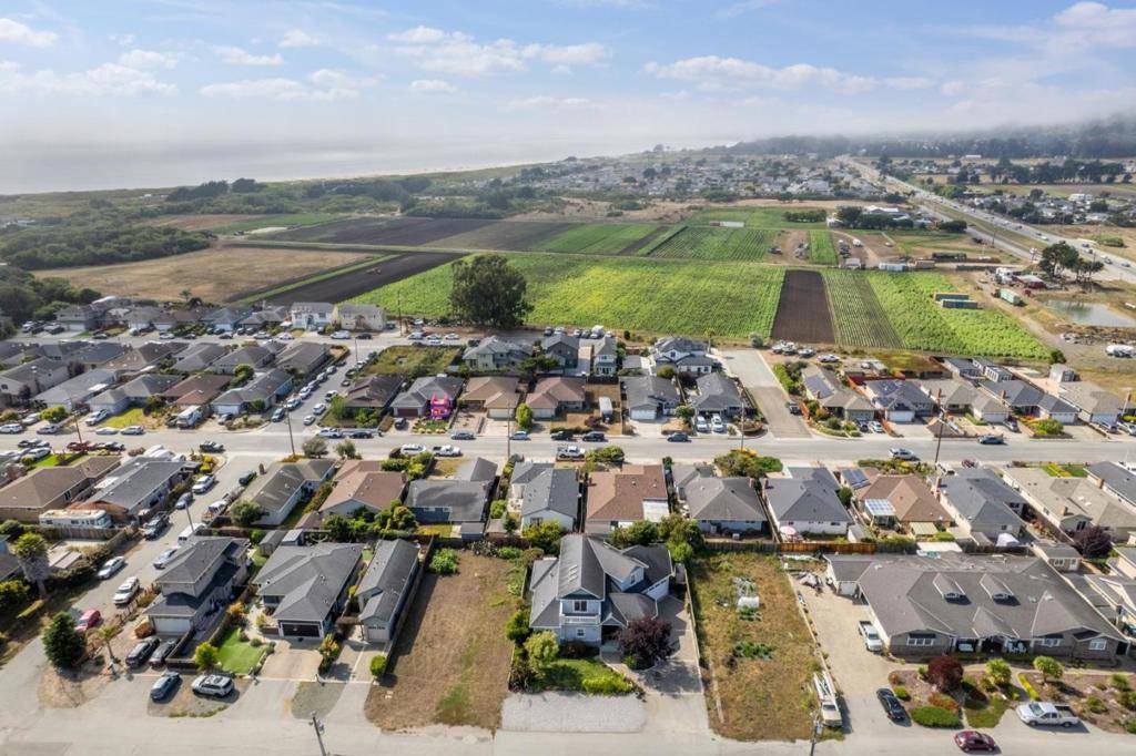 Half Moon Bay, CA 94019,414 Belleville BLVD