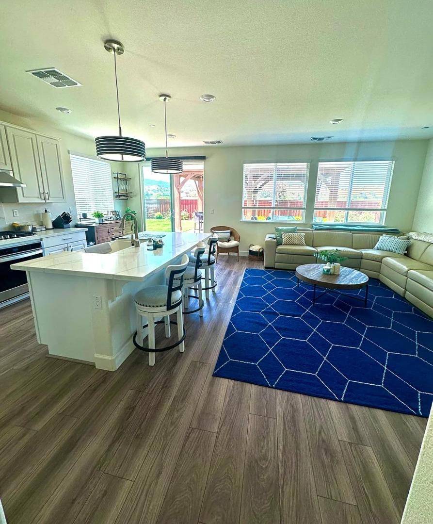 Hollister, CA 95023,688 Sacramento WAY