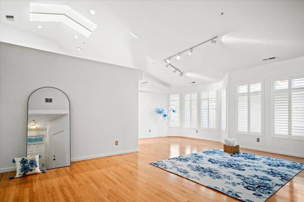 Salinas, CA 93908,17716 Riverbend RD