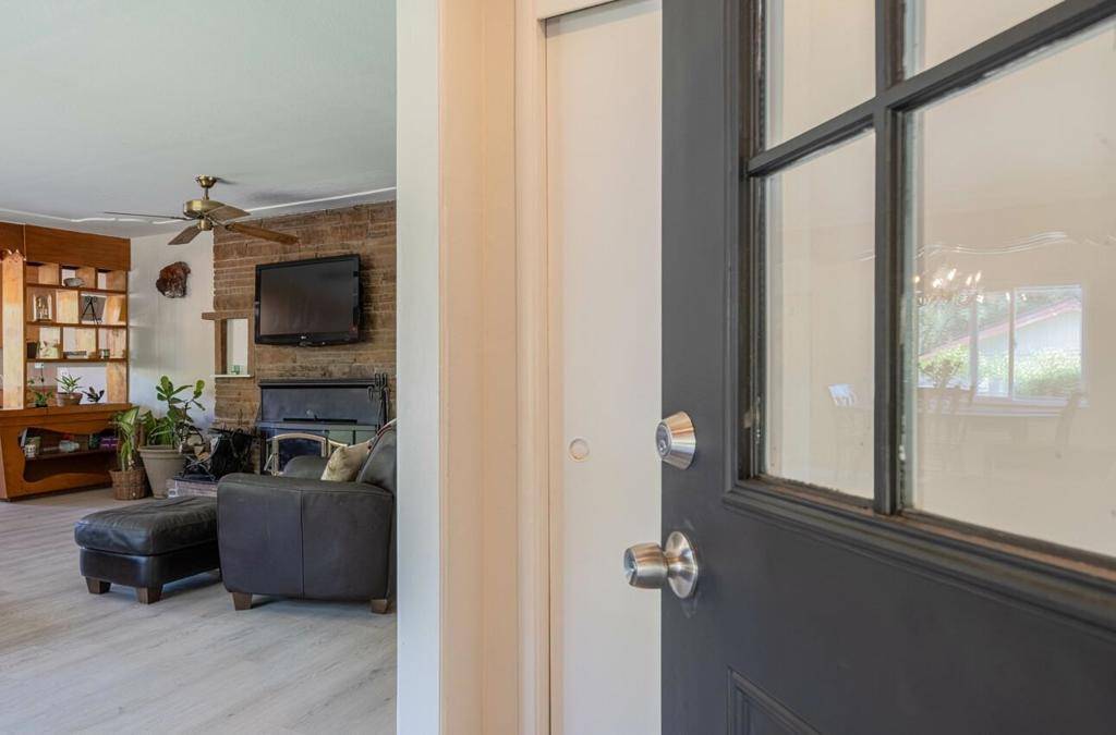 Salinas, CA 93907,454 Paradise RD