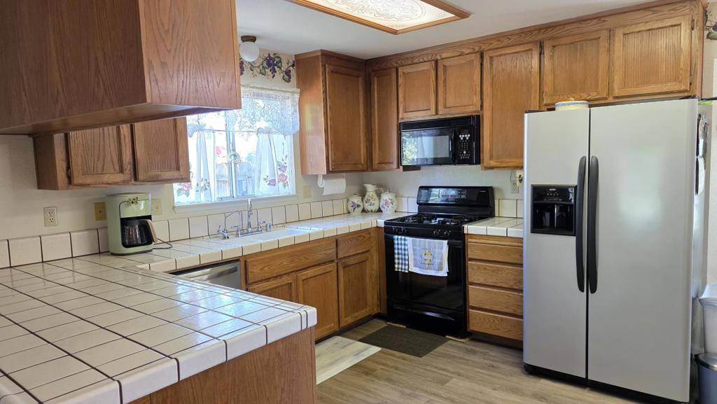 Los Banos, CA 93635,1046 Santa Barbara ST