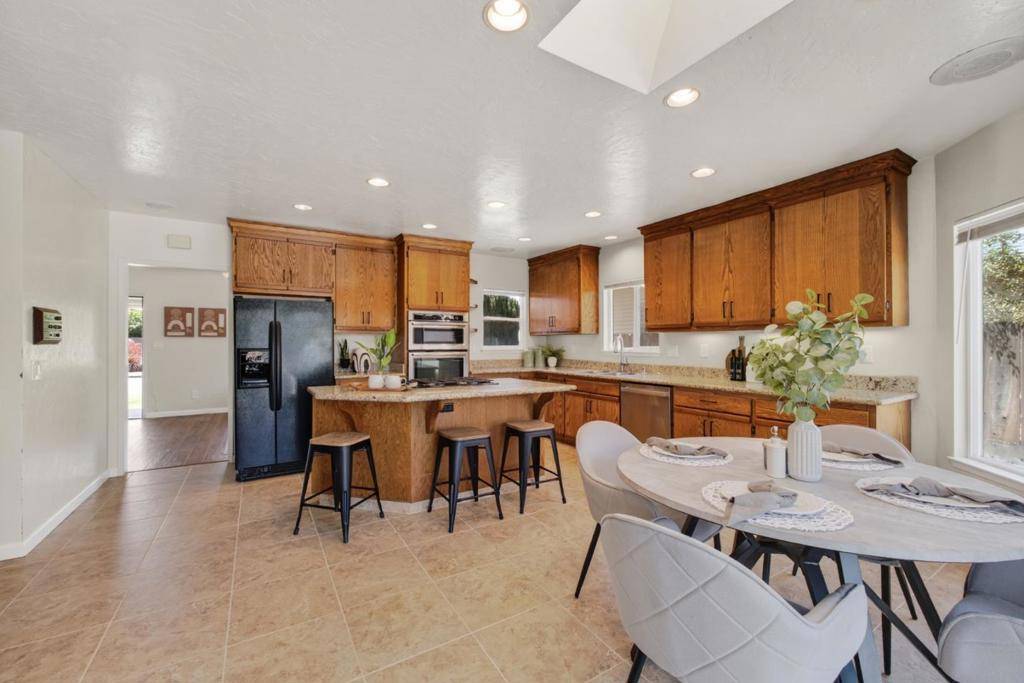 Salinas, CA 93901,143 Katherine AVE