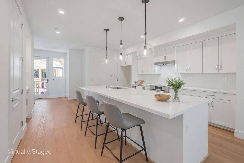 Walnut Creek, CA 94597,186 Oak CIR