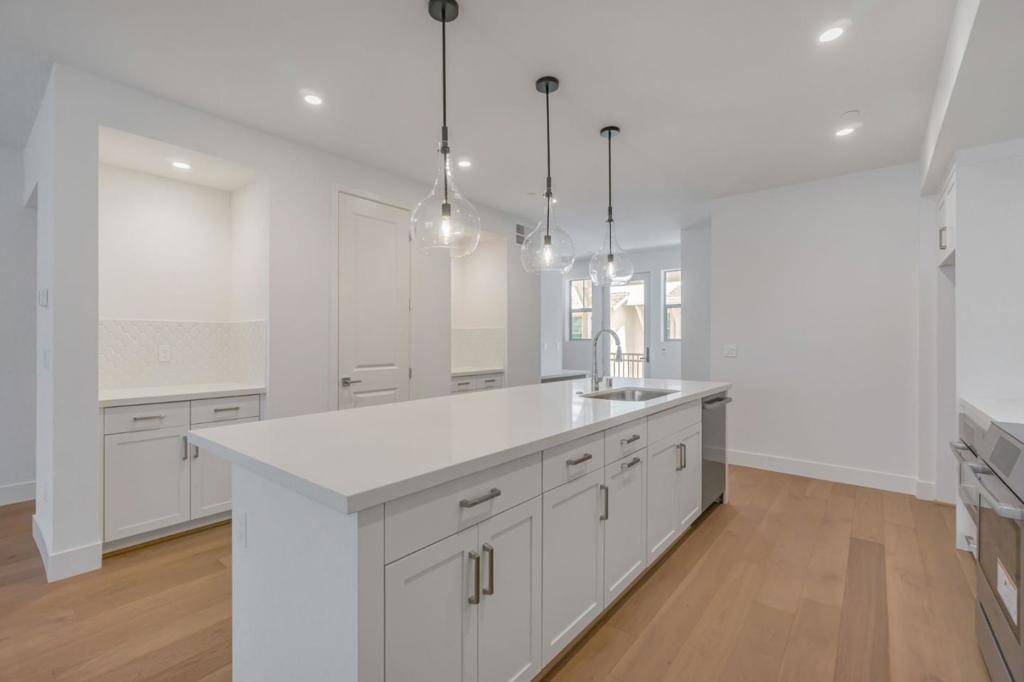 Walnut Creek, CA 94597,186 Oak CIR