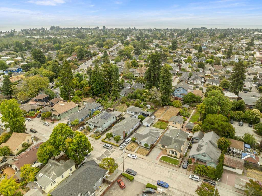 Santa Cruz, CA 95060,233 Rigg ST