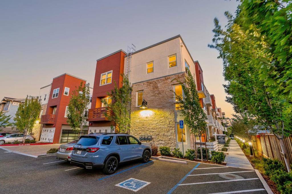 Sunnyvale, CA 94085,417 Santo Domingo TER