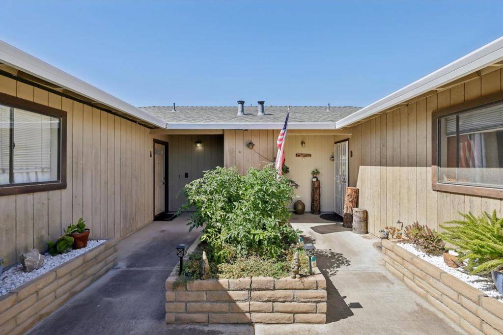 Hollister, CA 95023,880 Apricot LN
