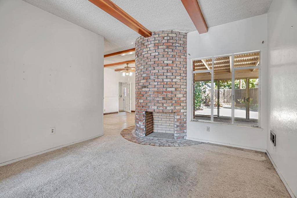 Campbell, CA 95008,390 Lawndale AVE