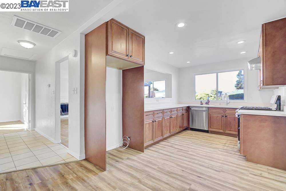 Castro Valley, CA 94546,2285 Star AVE