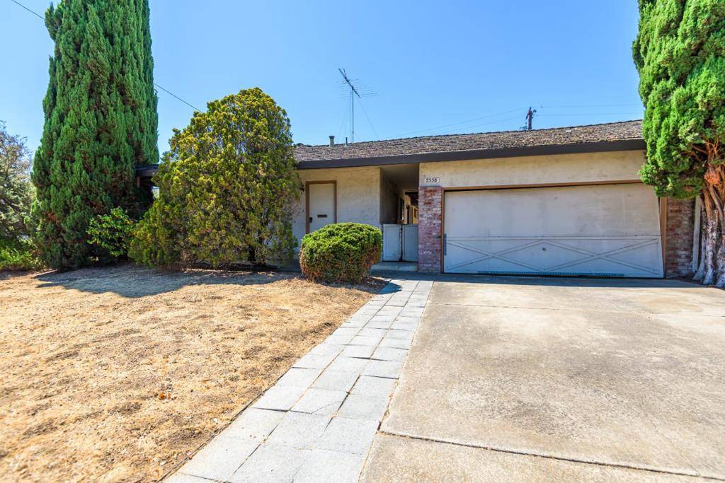 Cupertino, CA 95014,7558 Rainbow DR