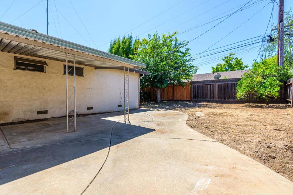 Cupertino, CA 95014,7558 Rainbow DR