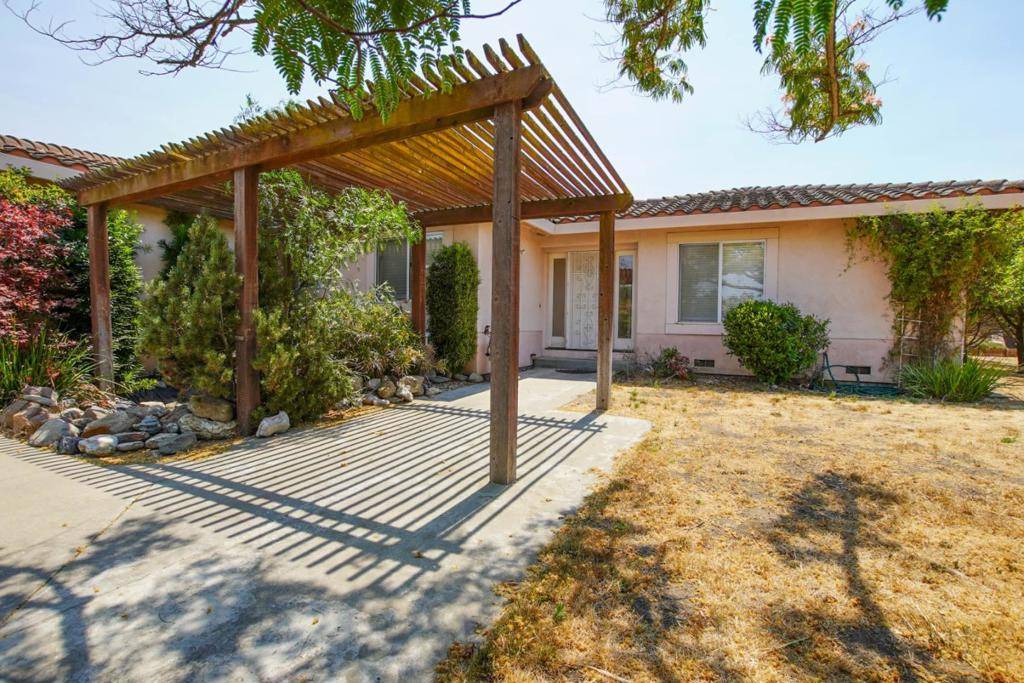 Hollister, CA 95023,6460 Cabernet DR