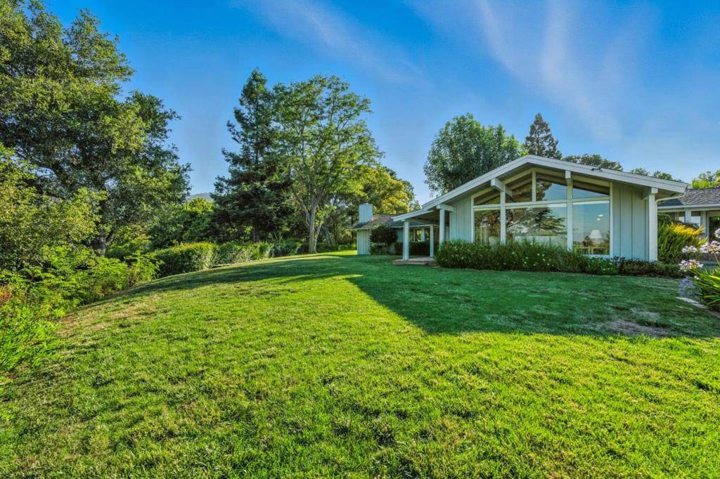 Los Altos Hills, CA 94022,25850 Vinedo LN