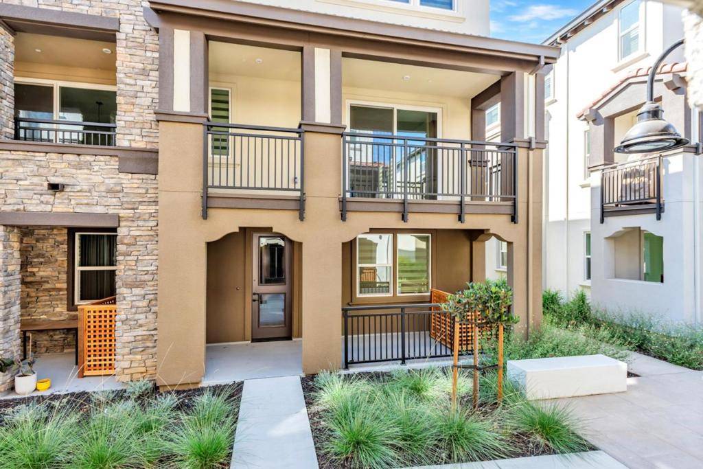 Morgan Hill, CA 95037,923 Loyola LN