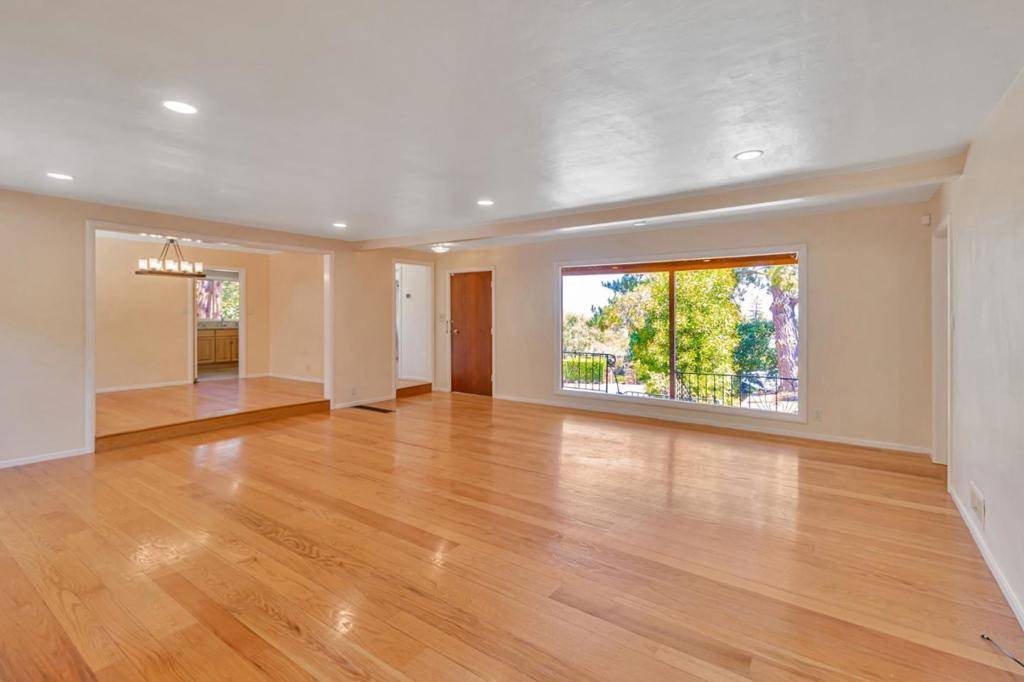 Hillsborough, CA 94010,940 Black Mountain RD