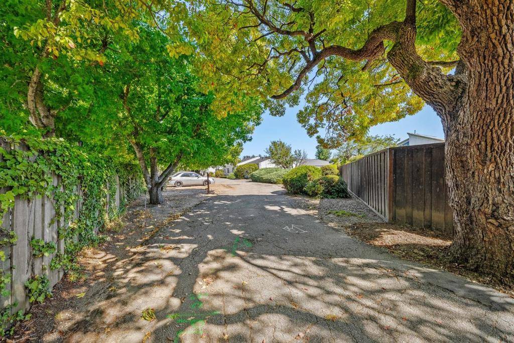 Santa Cruz, CA 95065,3268 Mission DR