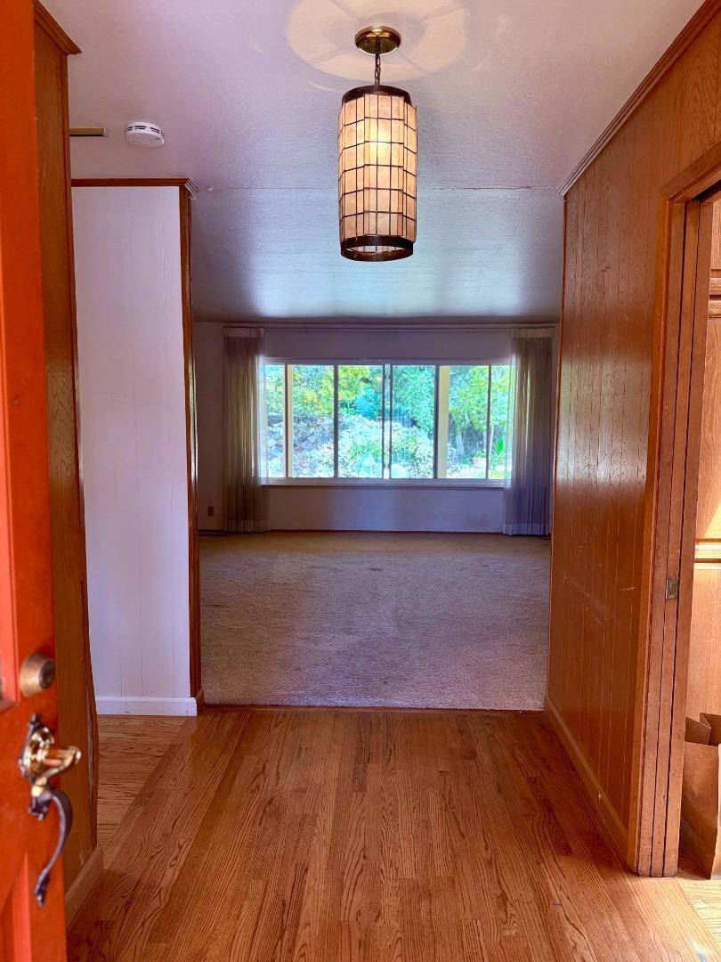 Los Altos, CA 94024,1389 Chelsea DR