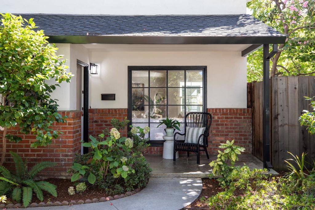 Palo Alto, CA 94303,1494 Kings LN