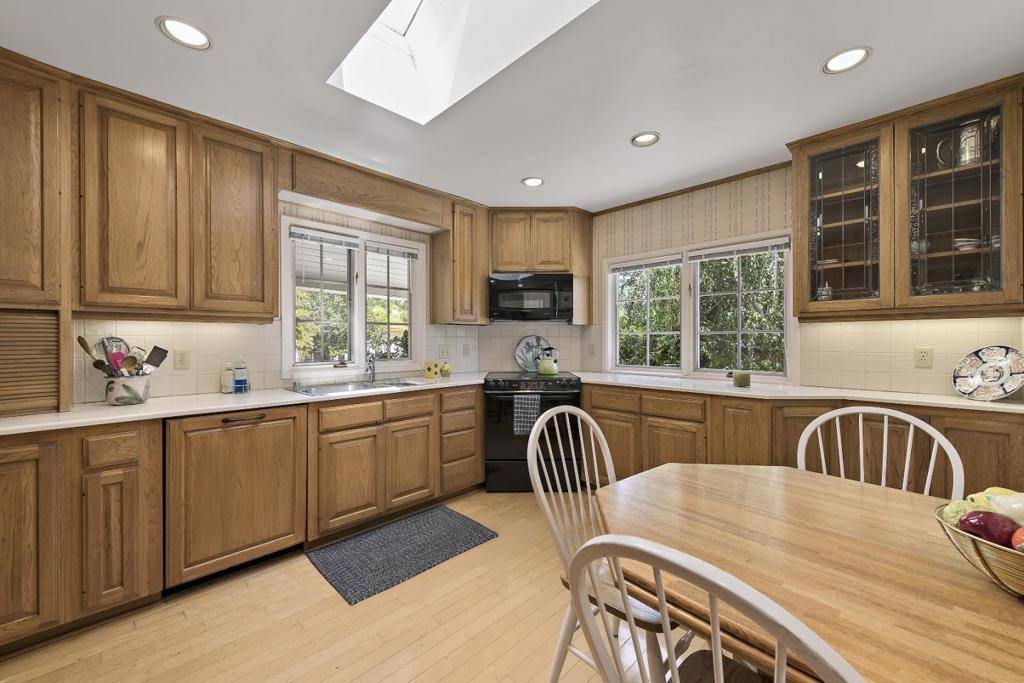 Los Altos, CA 94024,770 Mora DR