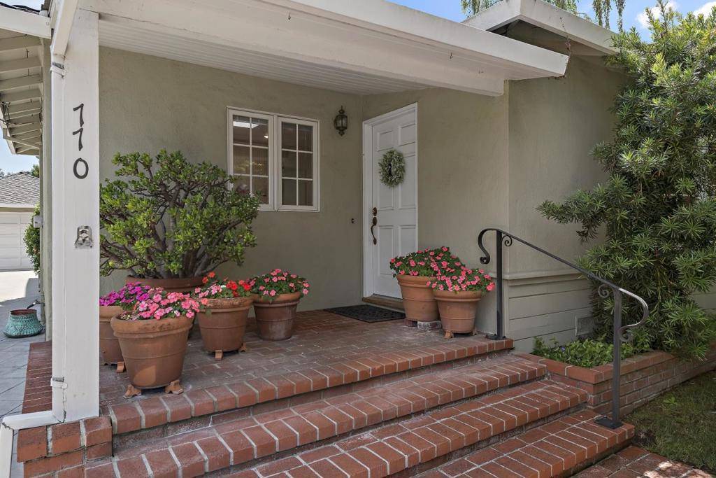 Los Altos, CA 94024,770 Mora DR