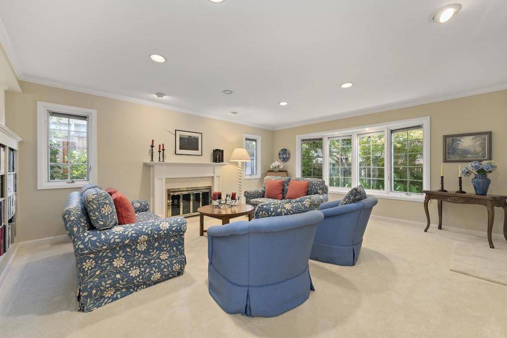 Los Altos, CA 94024,770 Mora DR