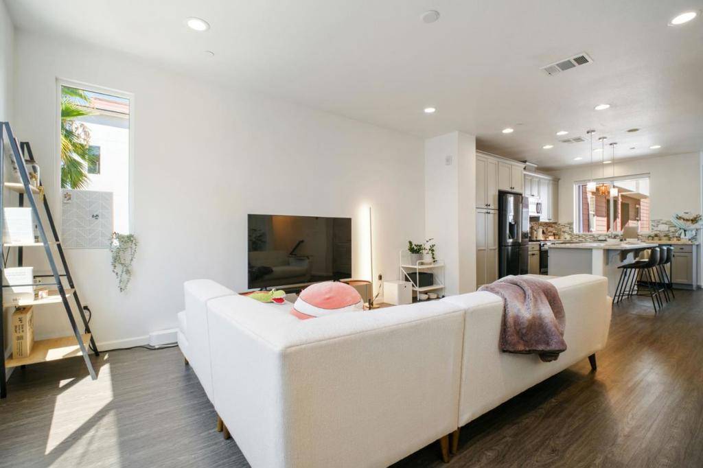 San Jose, CA 95123,323 Flinder PL