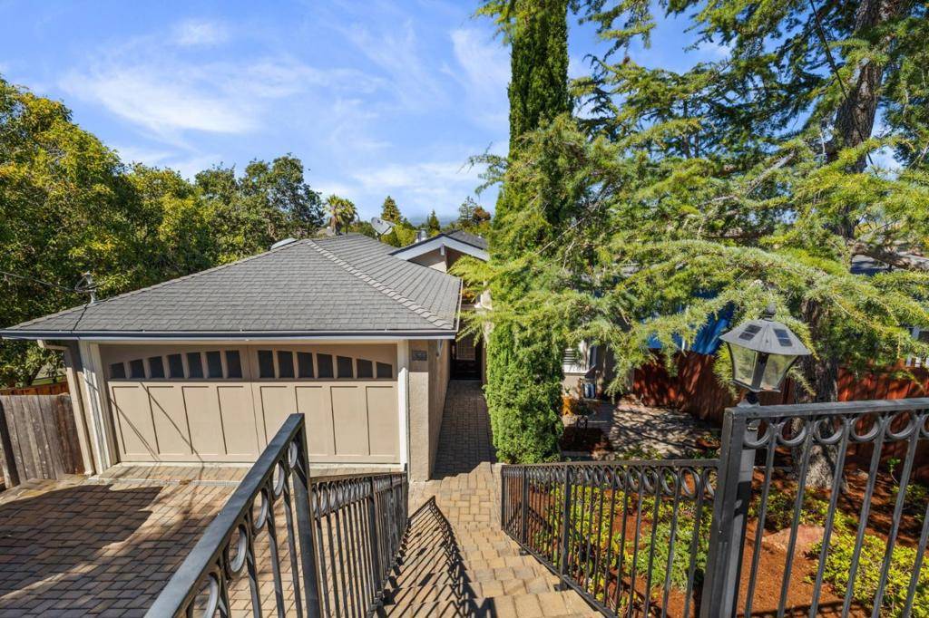 San Carlos, CA 94070,875 Sunset DR