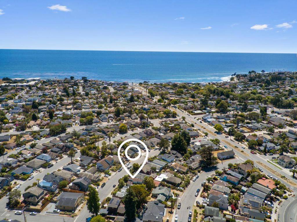 Santa Cruz, CA 95060,141 Walk CIR