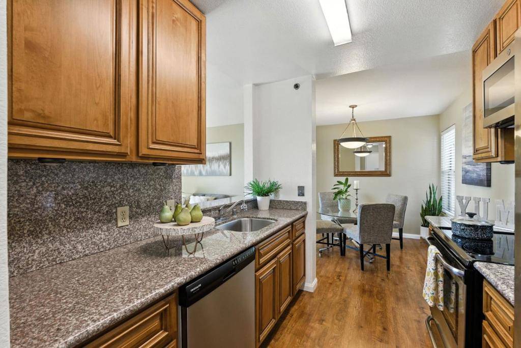 Hayward, CA 94544,715 Heath CT #388