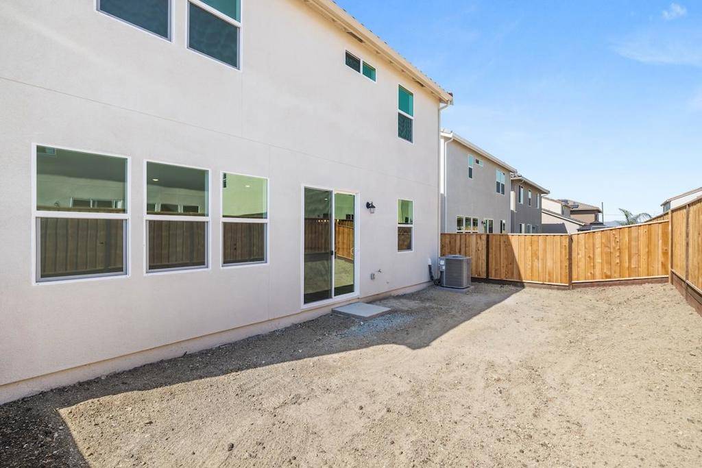 Hollister, CA 95023,321 Summer Morning DR