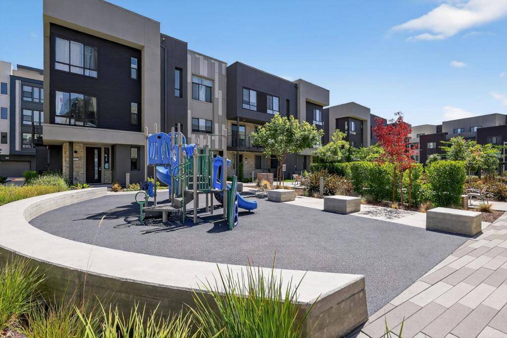 Fremont, CA 94538,3891 Vanguard #1004