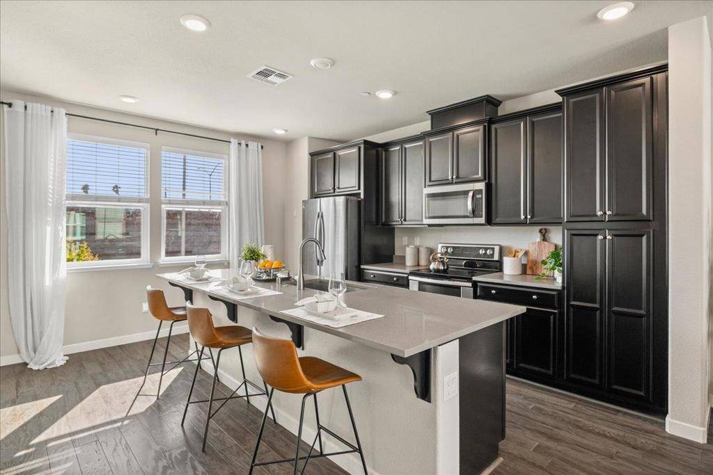 San Mateo, CA 94401,11 Tidal WAY