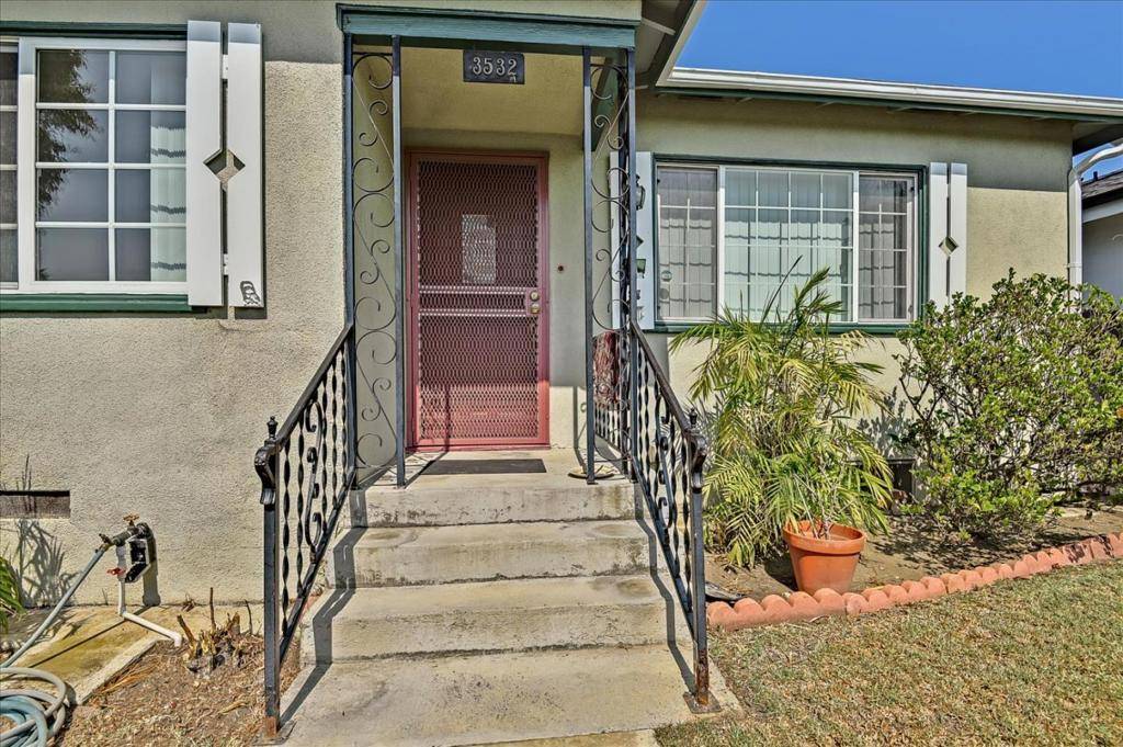 Los Angeles, CA 90066,3532 Maplewood AVE