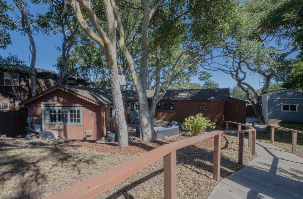 Pacific Grove, CA 93950,1034 Hillside AVE