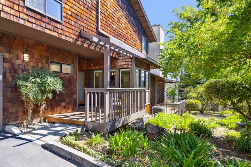Menlo Park, CA 94025,3 Carriage CT