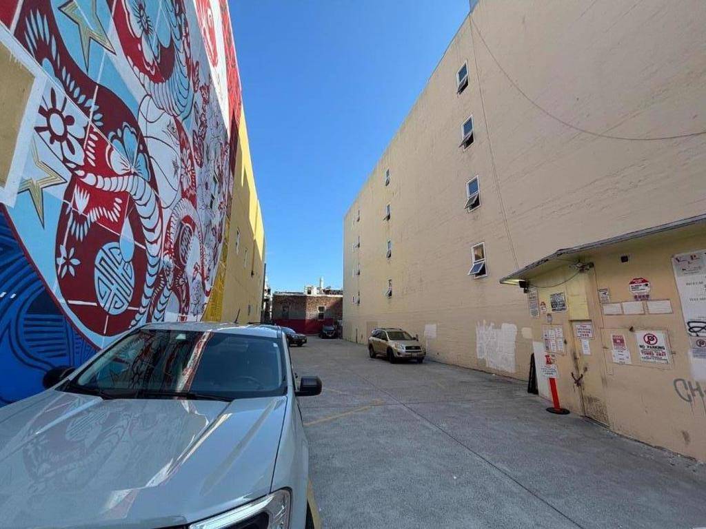 San Francisco, CA 94108,732 Washington ST
