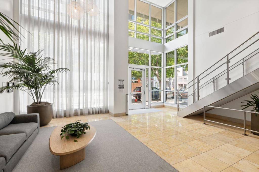 San Francisco, CA 94158,325 Berry ST #715